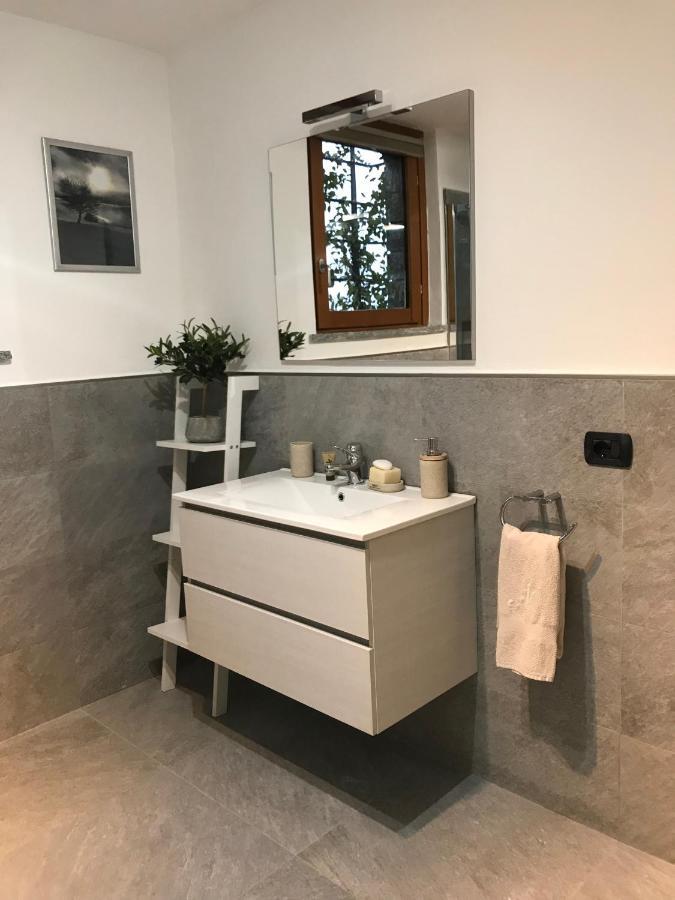 Armonie Del Lago - Lakeview Retreat With Private Garden, Pool & Jacuzzi Baveno Chambre photo